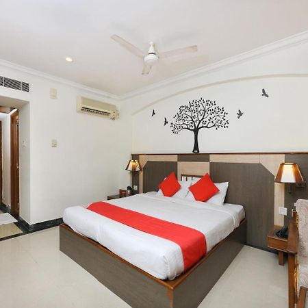 Oyo 1081 Hotel Sindhu International Tirupati Eksteriør bilde