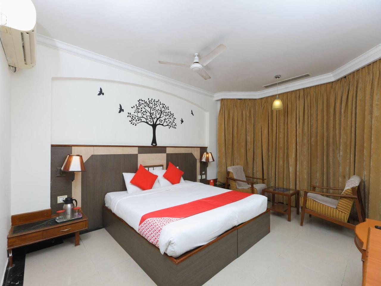 Oyo 1081 Hotel Sindhu International Tirupati Eksteriør bilde