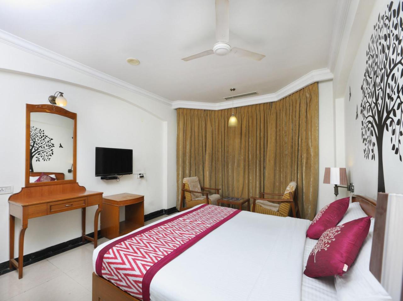 Oyo 1081 Hotel Sindhu International Tirupati Eksteriør bilde