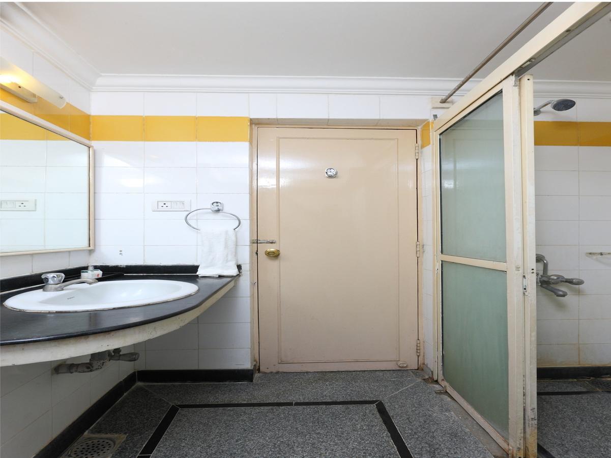 Oyo 1081 Hotel Sindhu International Tirupati Eksteriør bilde