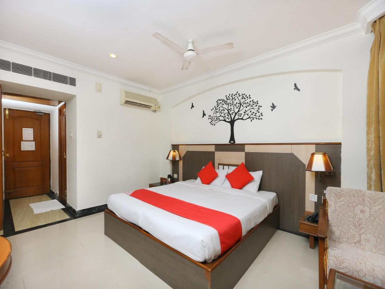Oyo 1081 Hotel Sindhu International Tirupati Eksteriør bilde