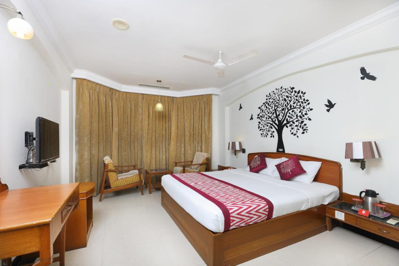 Oyo 1081 Hotel Sindhu International Tirupati Eksteriør bilde