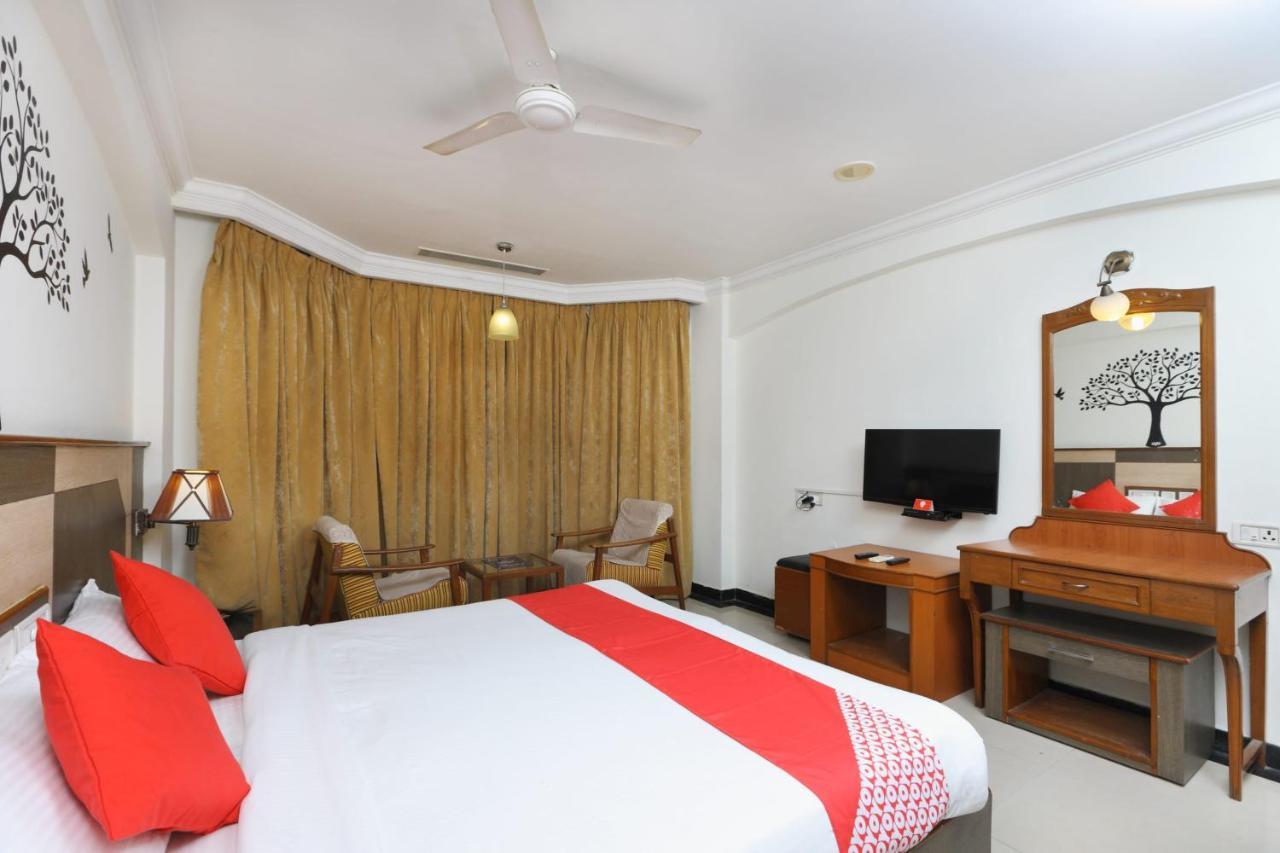 Oyo 1081 Hotel Sindhu International Tirupati Eksteriør bilde