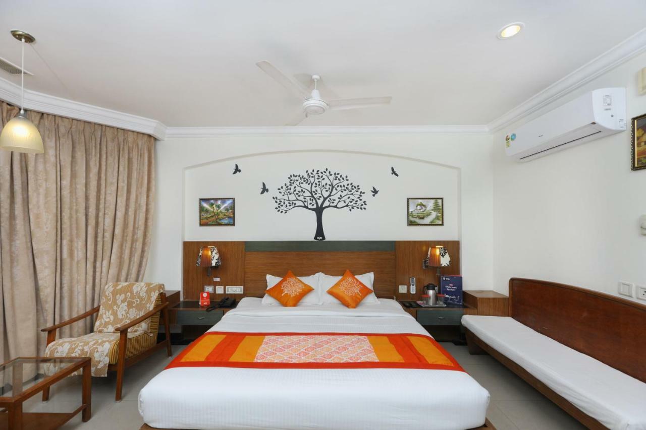 Oyo 1081 Hotel Sindhu International Tirupati Eksteriør bilde